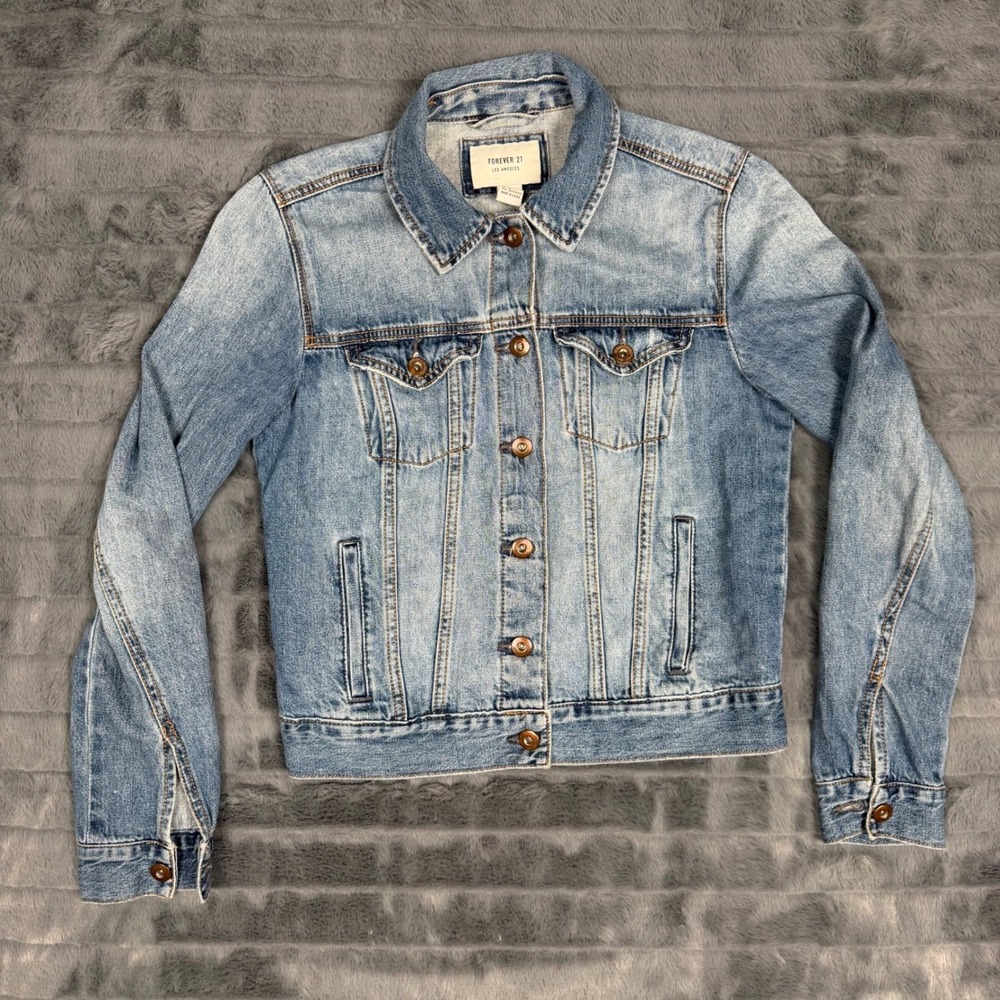 Forever 21 Womens Light Wash Denim Trucker Jacket Blue Size Small 6933